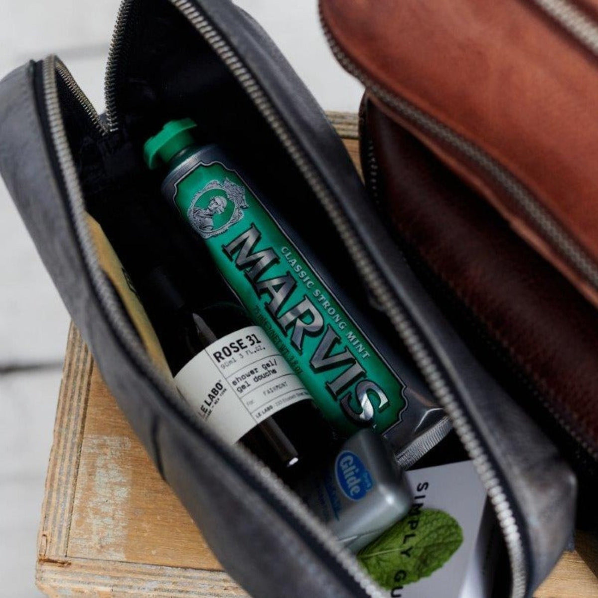 Dale Leather Travel Kit - Image 9