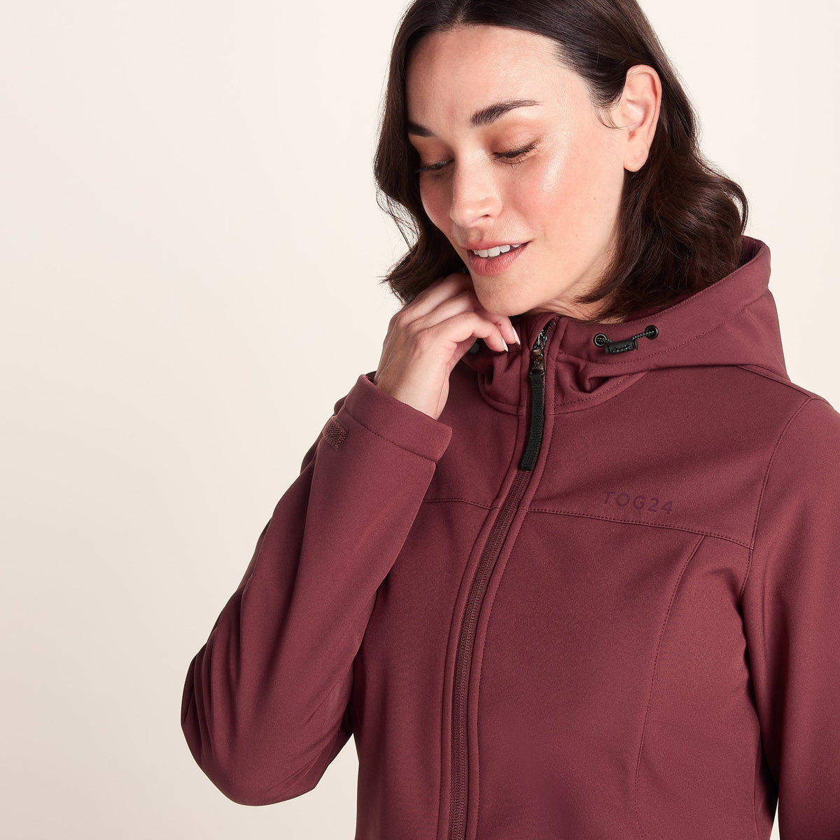 Keld Womens Long Shower Resistant Hooded Softshell Jacket - Burgundy - Image 7