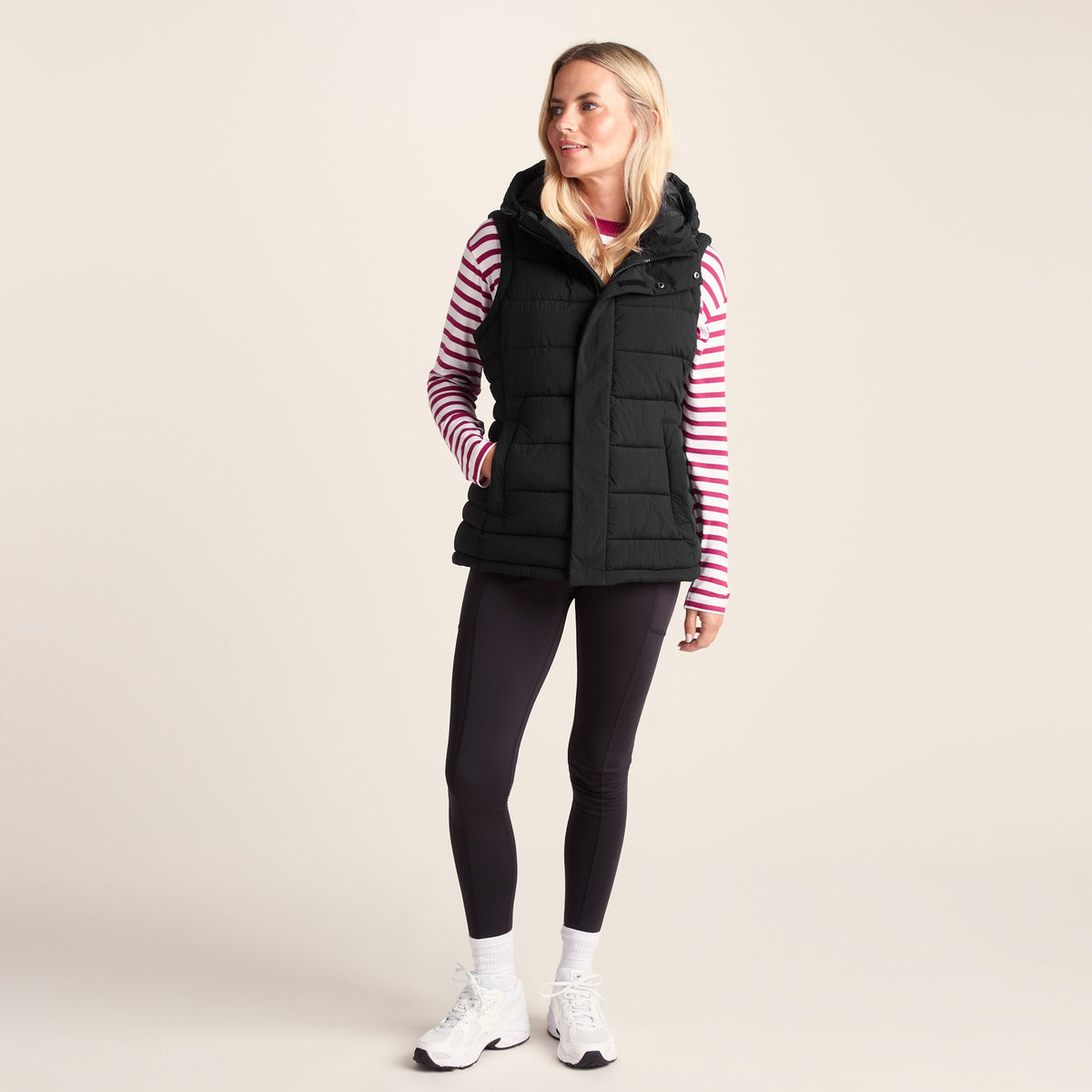 Wyness Womens Shower Resistant Insulated Jacket - Black - Image 7