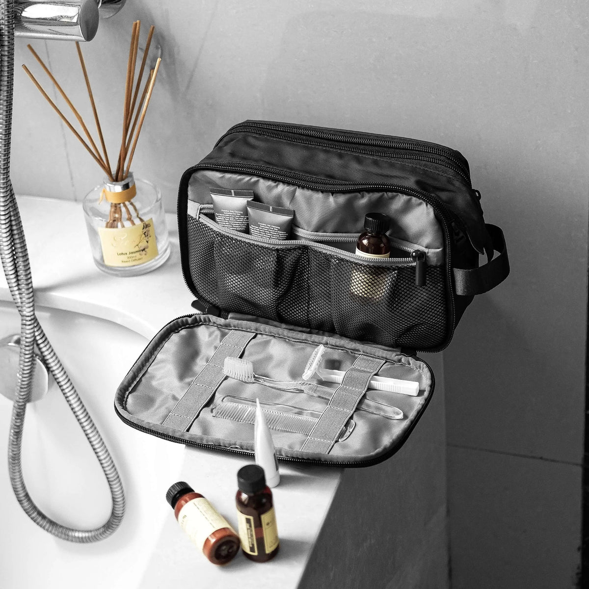 On-road Toiletry Bag - Image 21