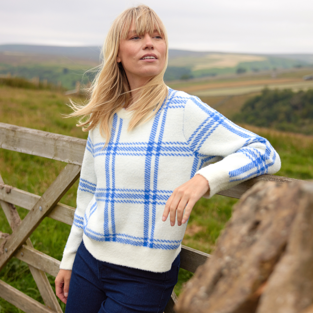 Delilah Womens Checked Chunky Knit Jumper - Vanilla & Cobalt Check - Image 2