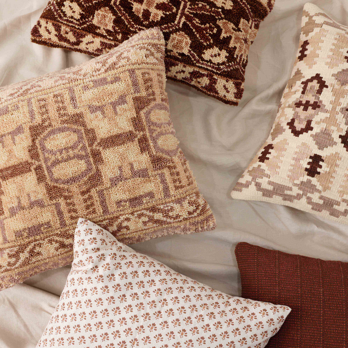 Hana Hand-Knotted Pillow - Image 6