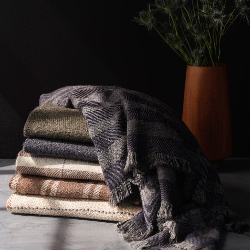 La Calle Alpaca Throw - Image 23