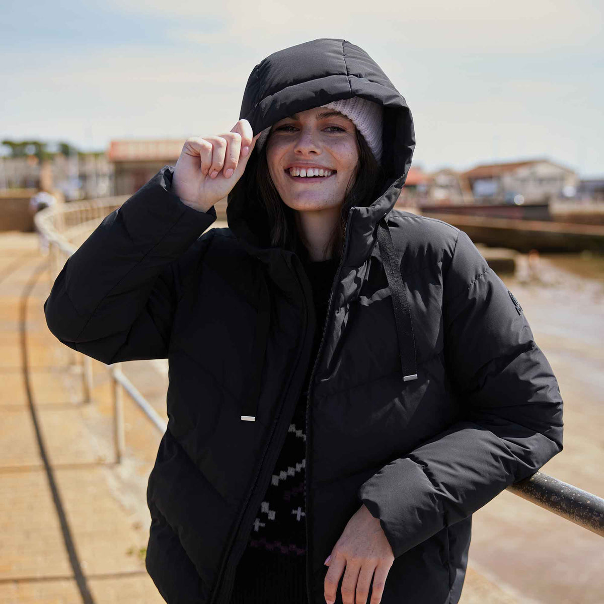 Raleigh Luxe Womens Shower Resistant Down Insulated Jacket - Black - Image 9