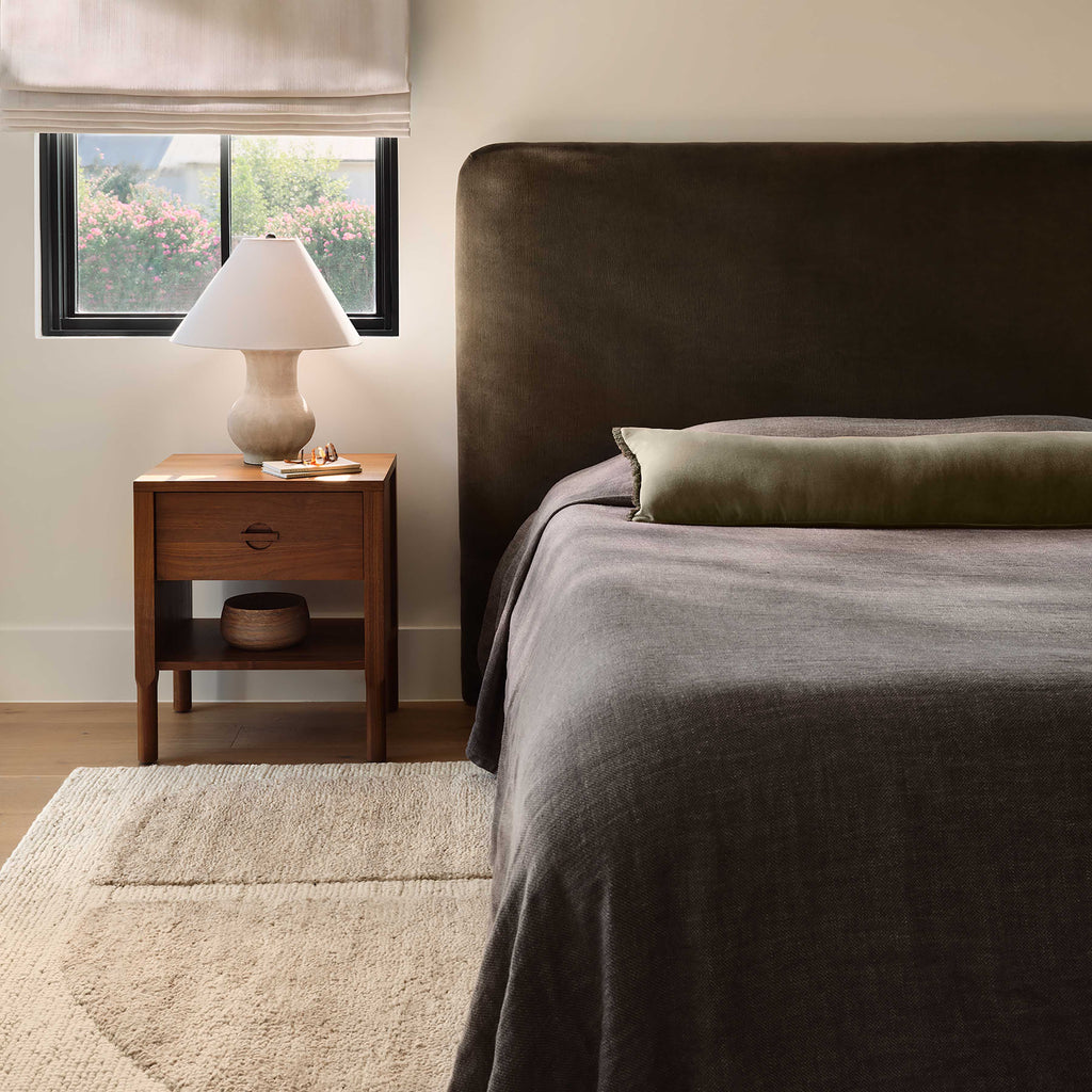 Naveta Velvet Lumbar Pillow - Image 4