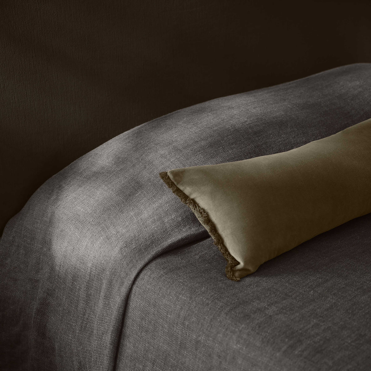 Naveta Velvet Lumbar Pillow - Image 2