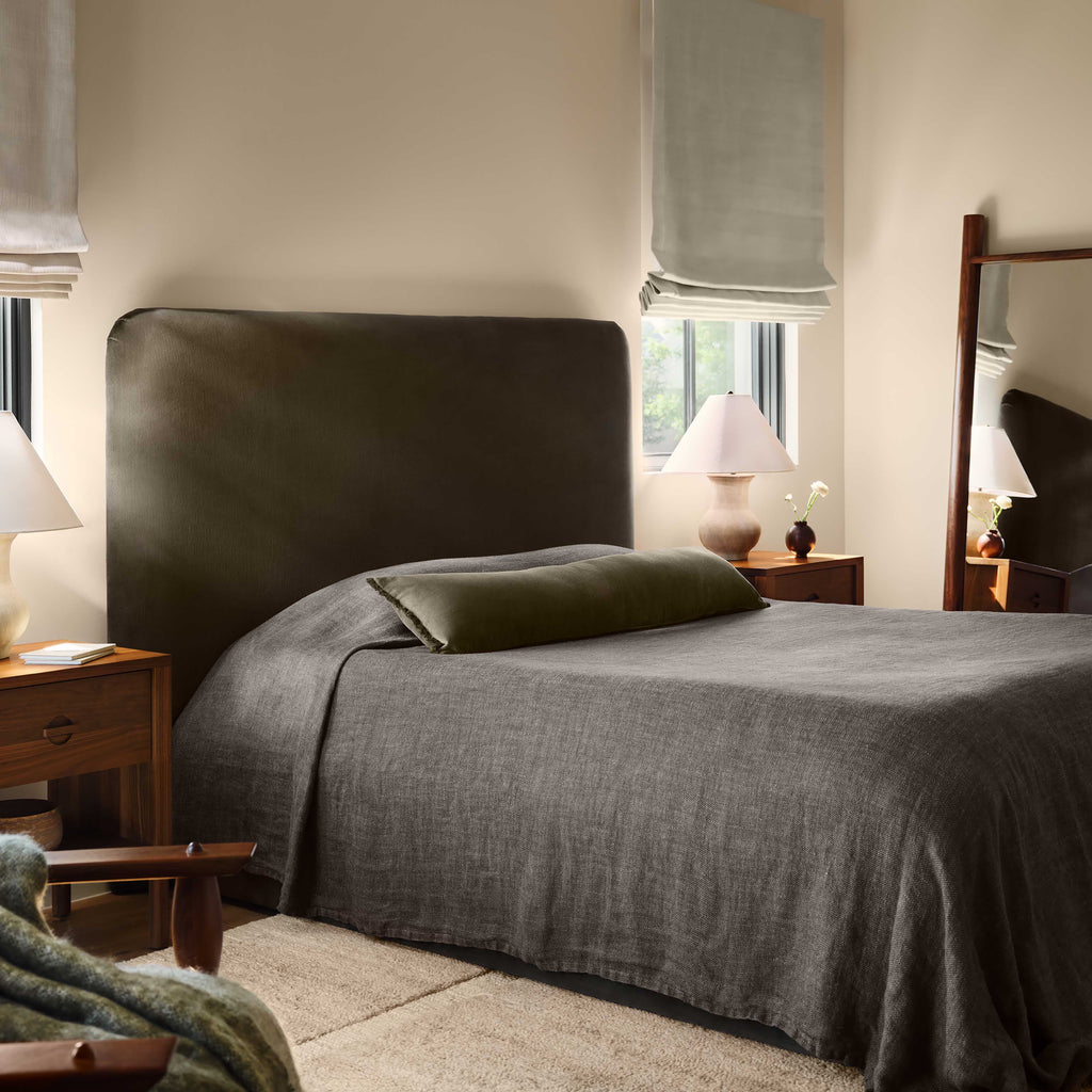 Naveta Velvet Lumbar Pillow - Image 3