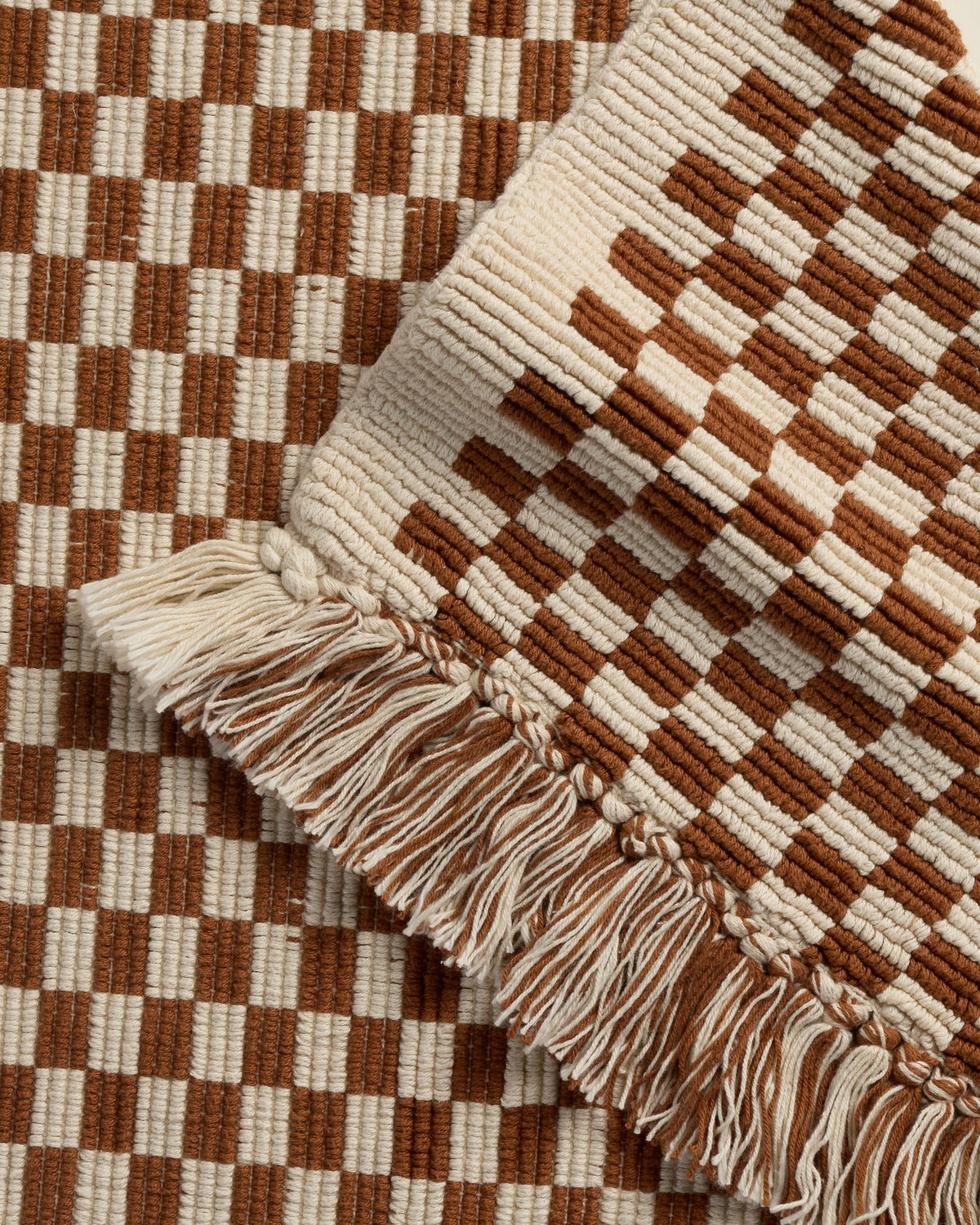 Organic Checkered Bath Rug (Natural and Tobacco) - Image 3