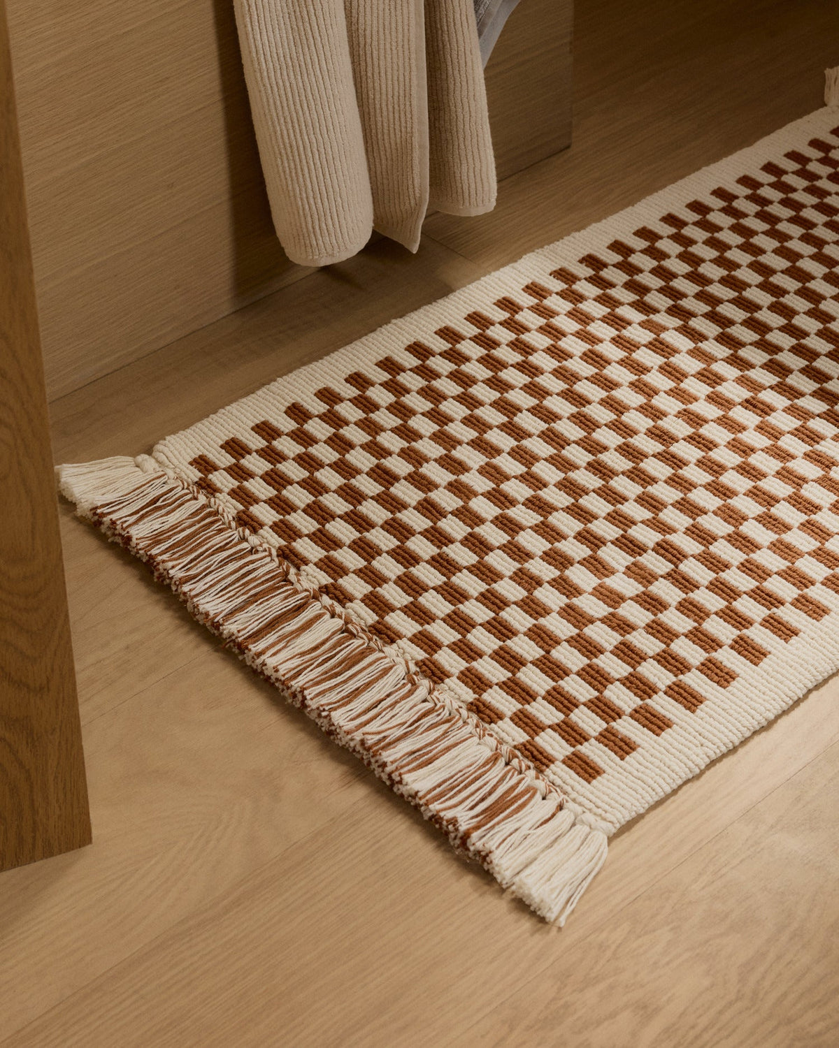 Organic Checkered Bath Rug (Natural and Tobacco) - Image 2