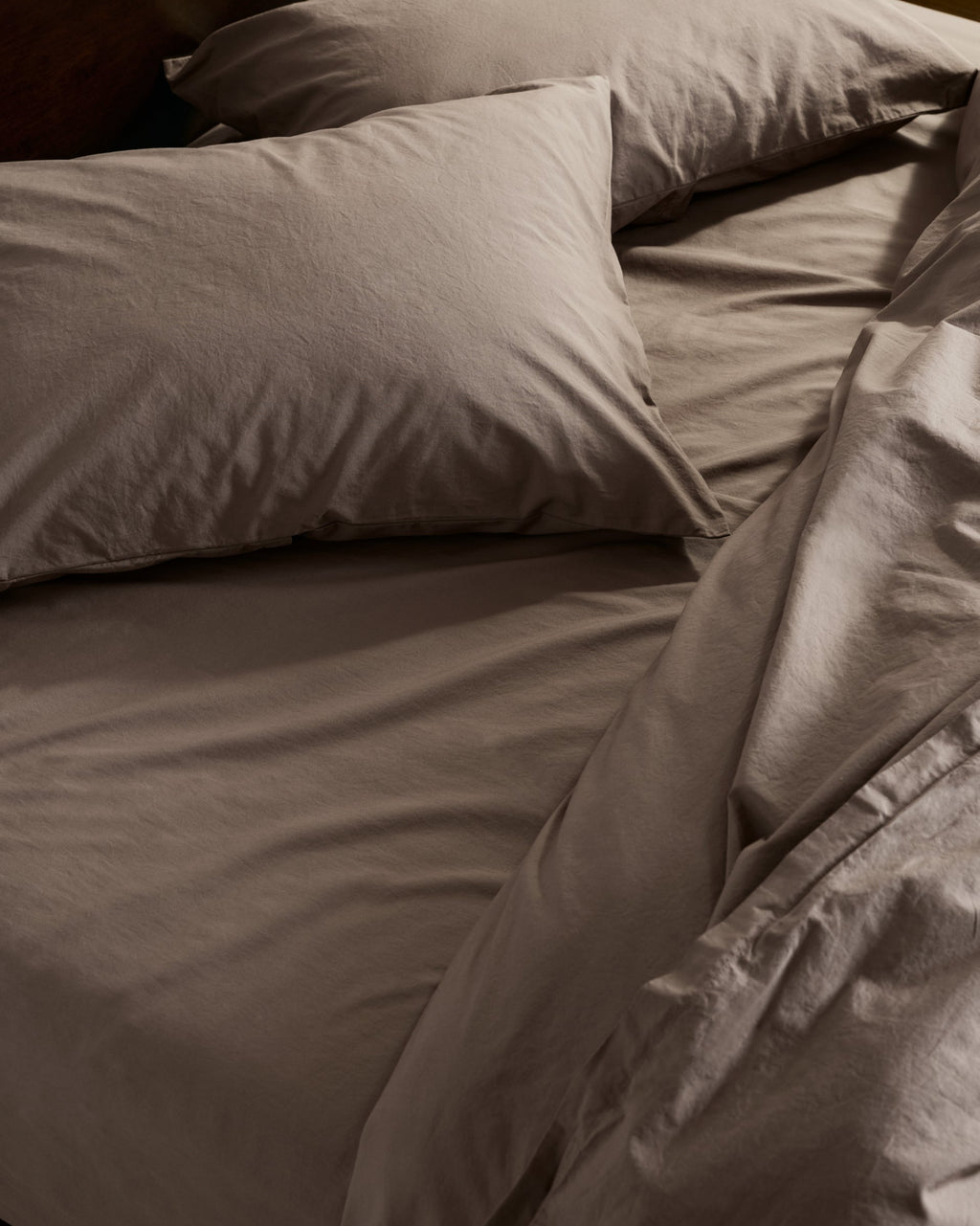 Percale Fitted Sheet (Warm Grey) - Image 2