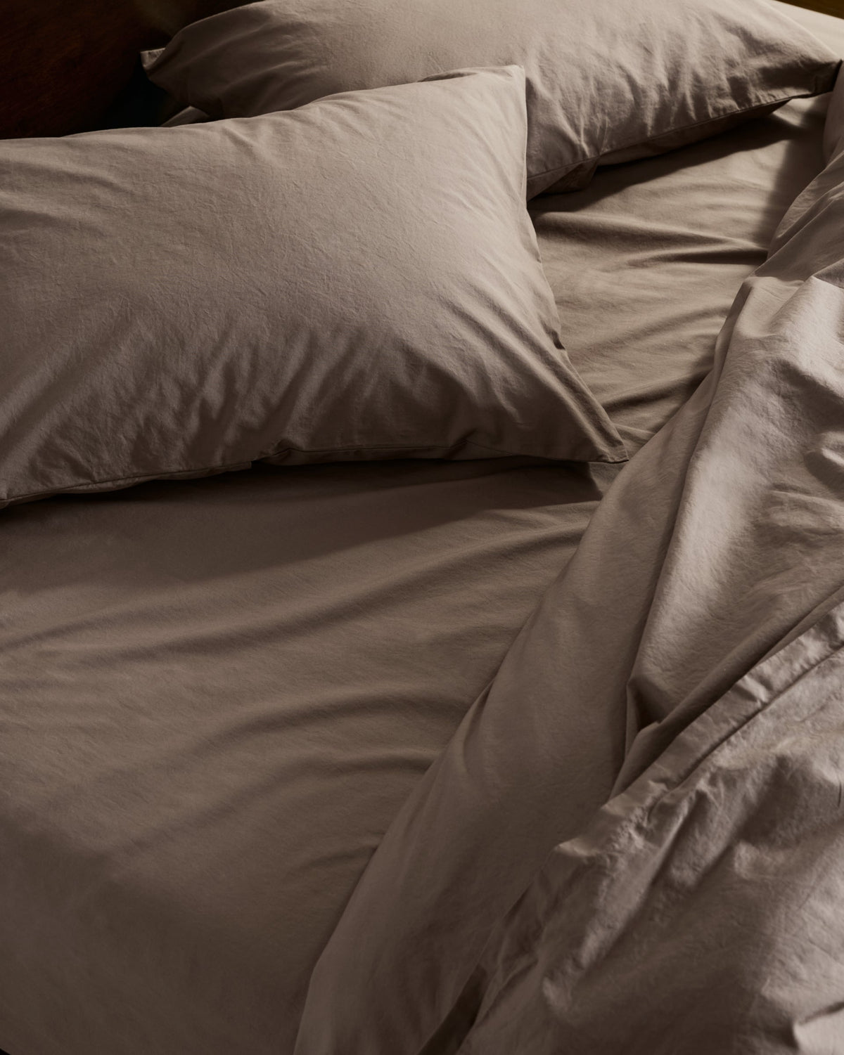 Percale Fitted Sheet (Warm Grey) - Image 2
